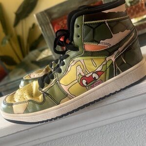 Kids High-Top Sneakers with Green Cartoon Turtle Accent